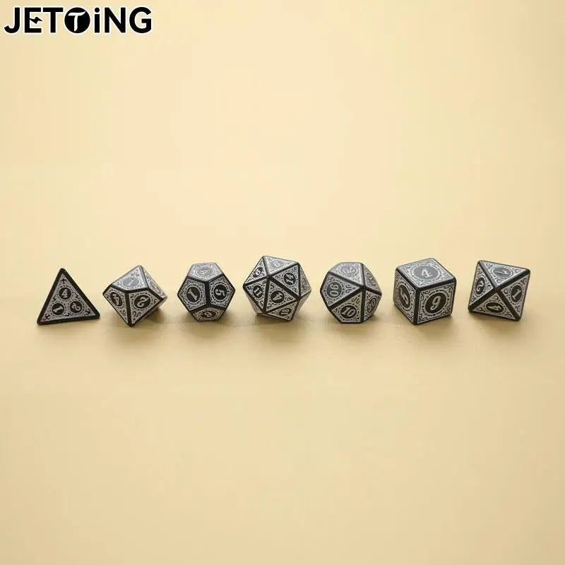 7pcs/set Polyhedral 7-Die Carved Pattern Dice Set D4