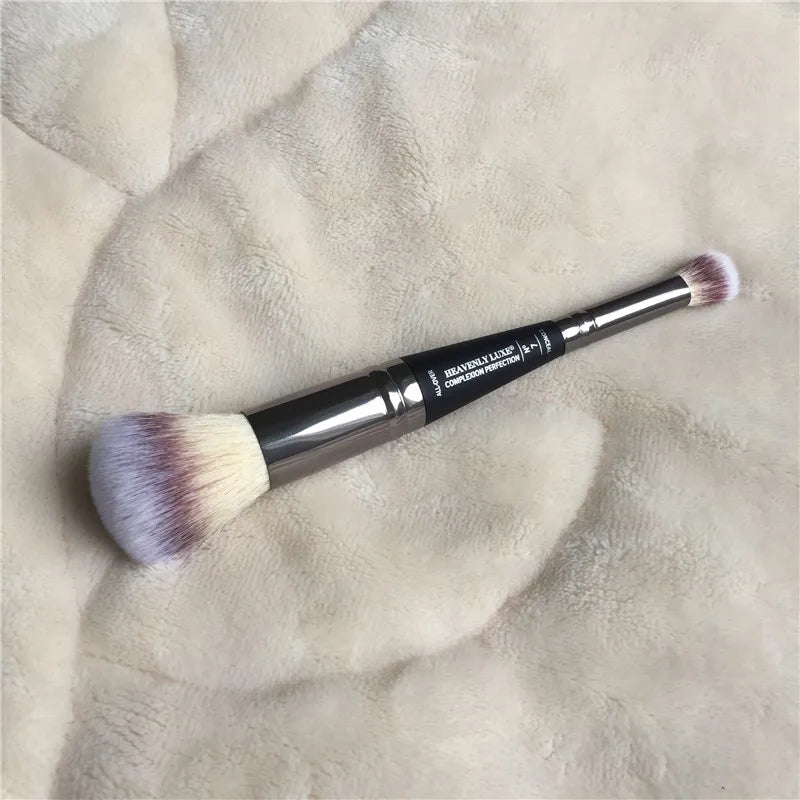 Double-ended COMPLEXION PERFECTION MAKEUP BRUSH 7 - Foundation