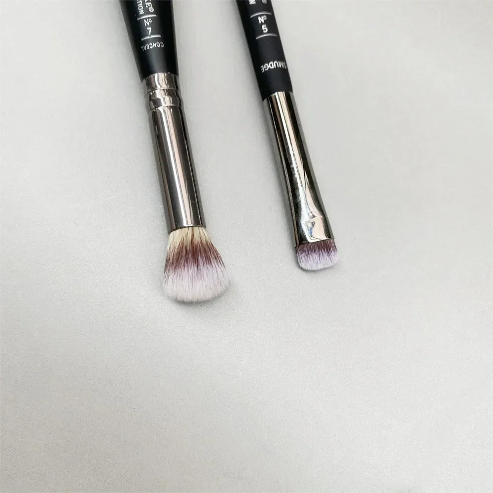 Double-ended COMPLEXION PERFECTION MAKEUP BRUSH 7 - Foundation