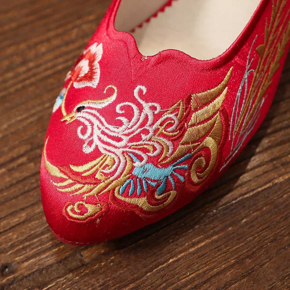 Veowalk Vintage Chinese Style Women Silk Embroidered Red Wedding Shoes High End Elegant Ladies Comfortable Bridal Flat Shoes