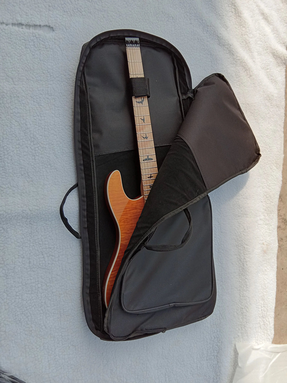 Double F-Hole Integrated Body, Wood Veneer, Feiling Headless