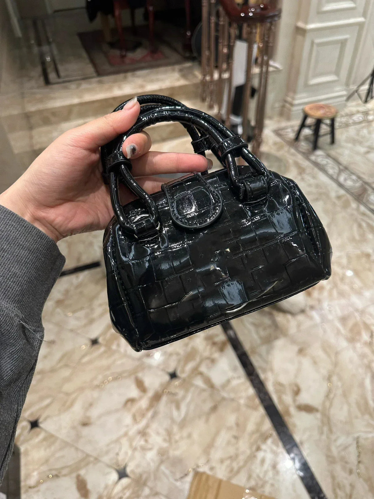 The new lady bags can be customized color