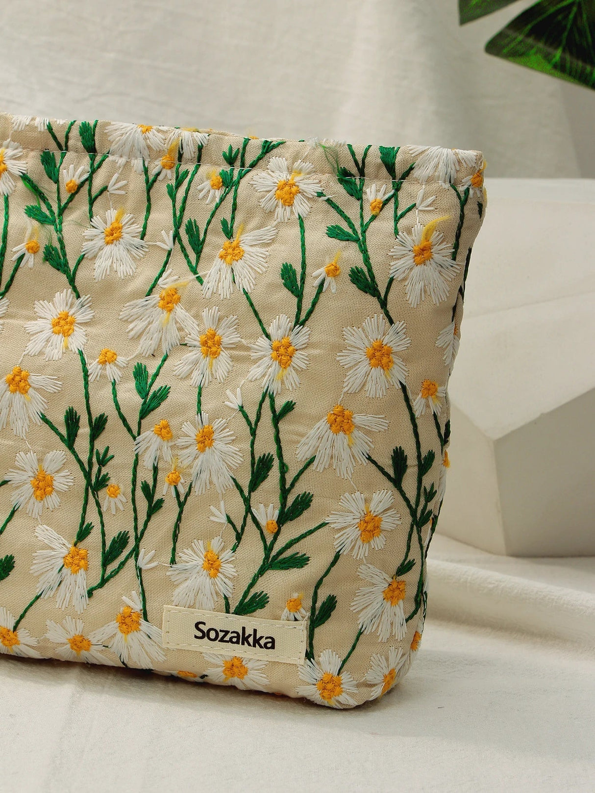 New Arrival Embroidery Aaisies Flower Makeup Bag Women's