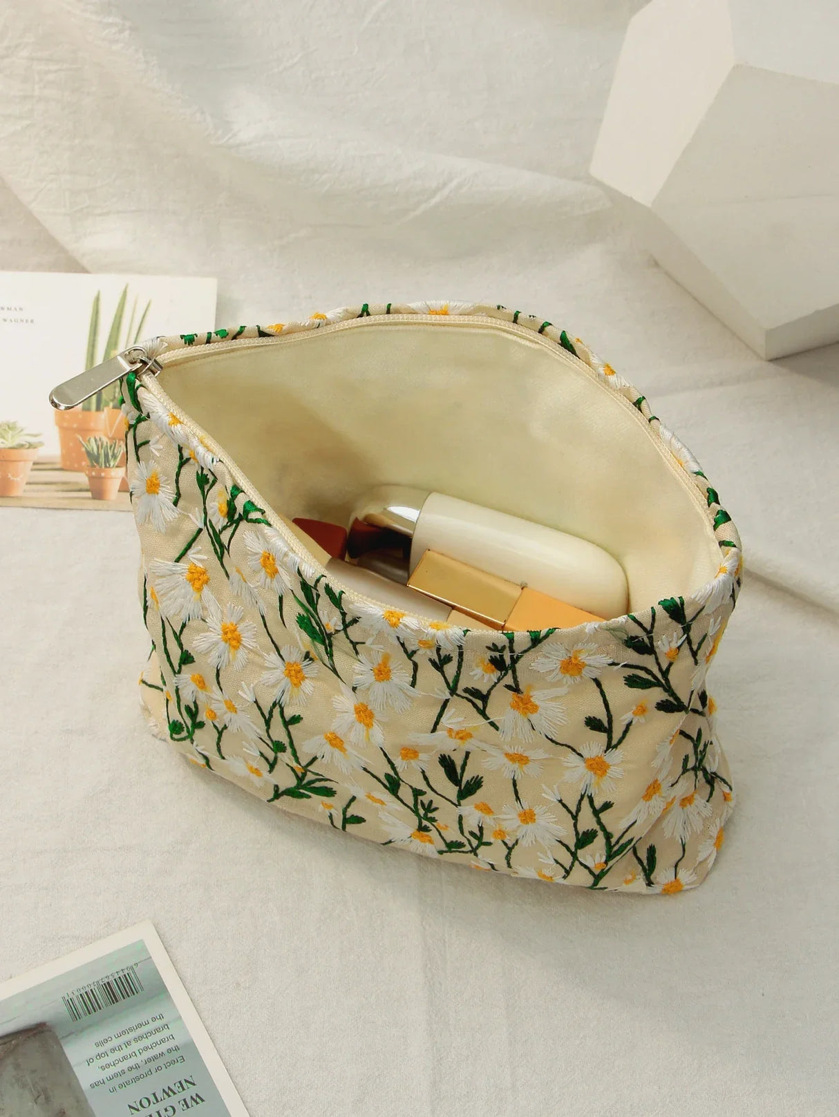 New Arrival Embroidery Aaisies Flower Makeup Bag Women's