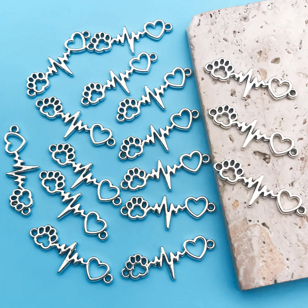 102030pcs Antique Silvery Color Charms Dog Claw Love
