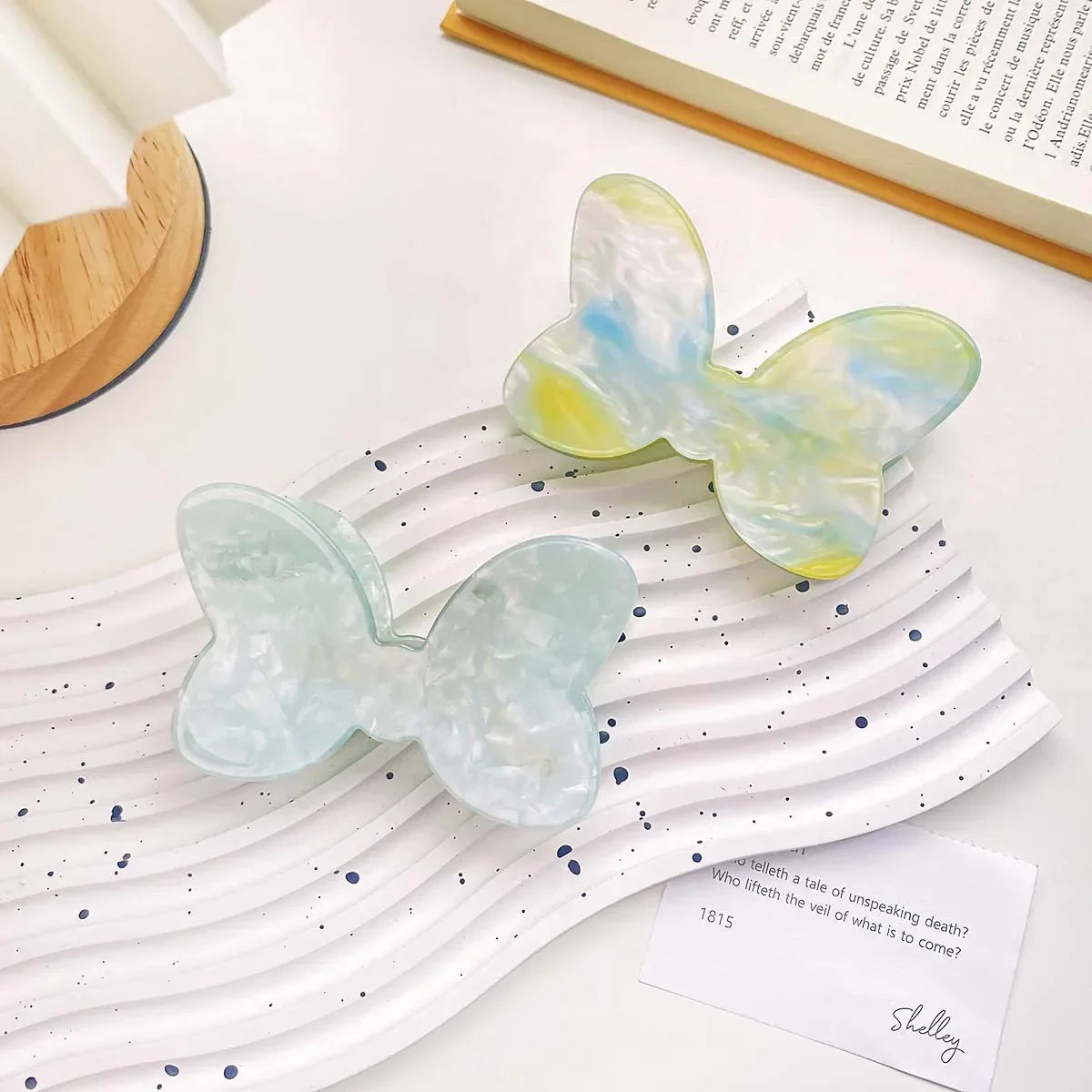Muweordy Cartoon Bowknot Acrylic Hair Claw for Women