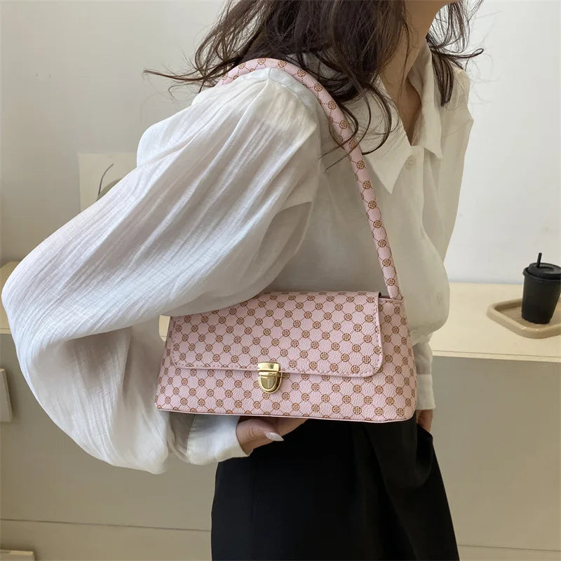 Fashionable and simple shoulder bag, trendy small square