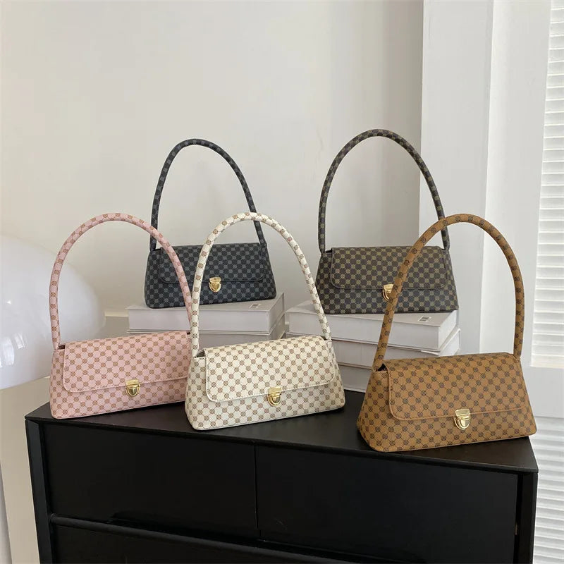Fashionable and simple shoulder bag, trendy small square