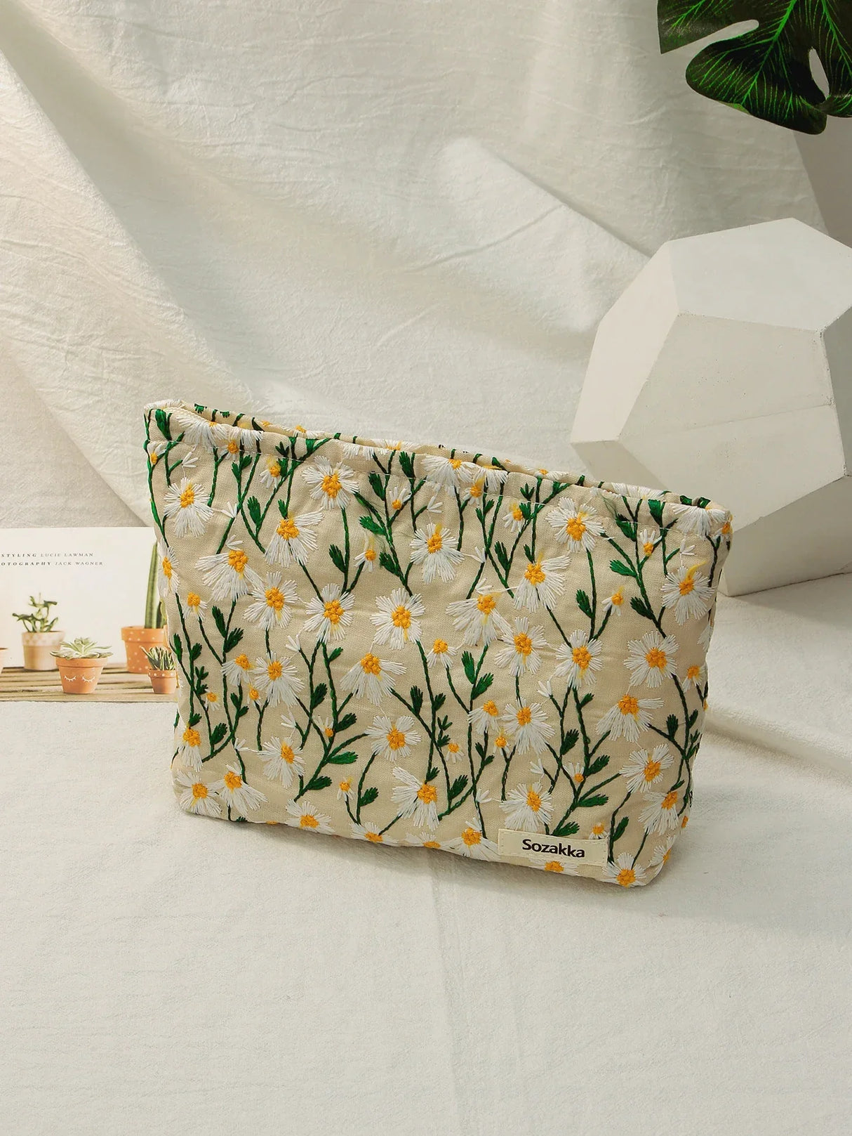 New Arrival Embroidery Aaisies Flower Makeup Bag Women's