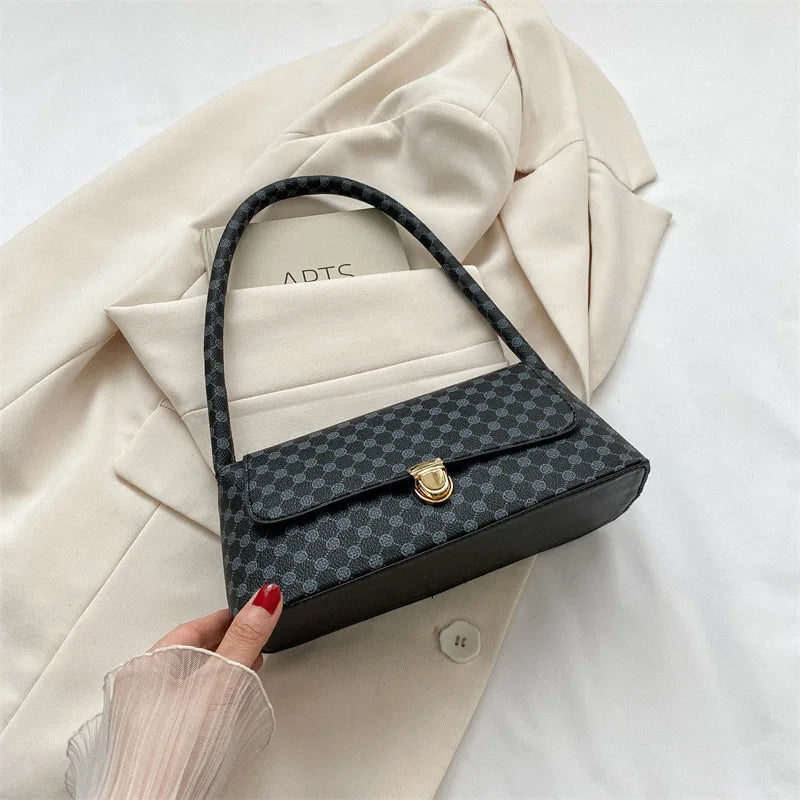 Fashionable and simple shoulder bag, trendy small square