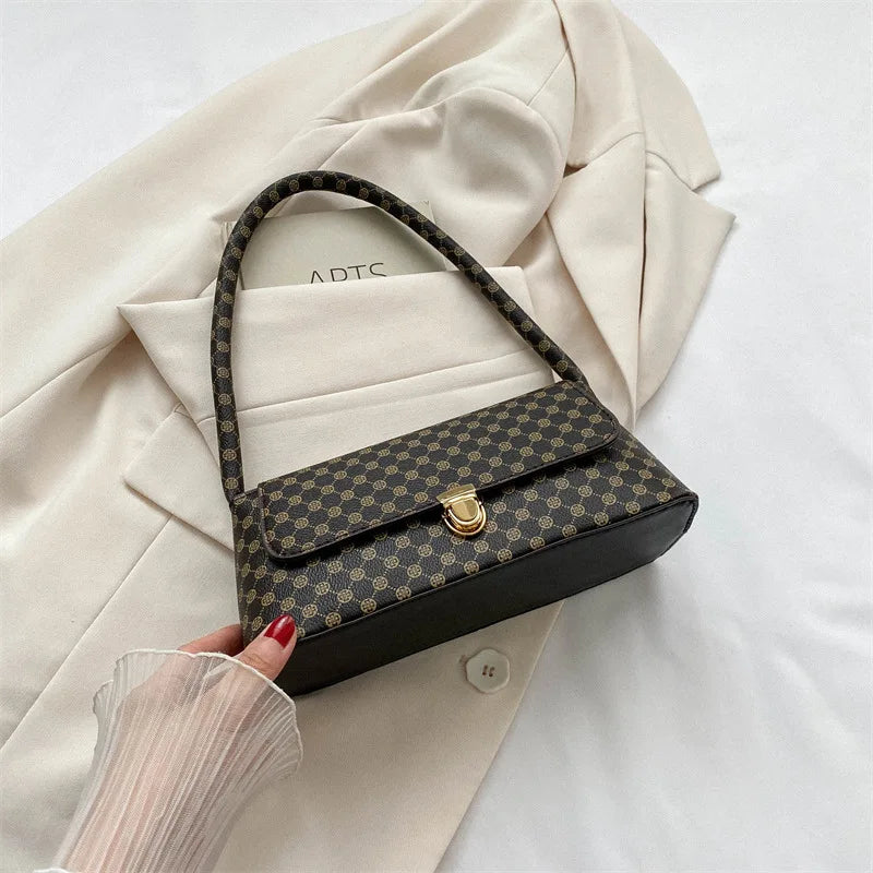 Fashionable and simple shoulder bag, trendy small square