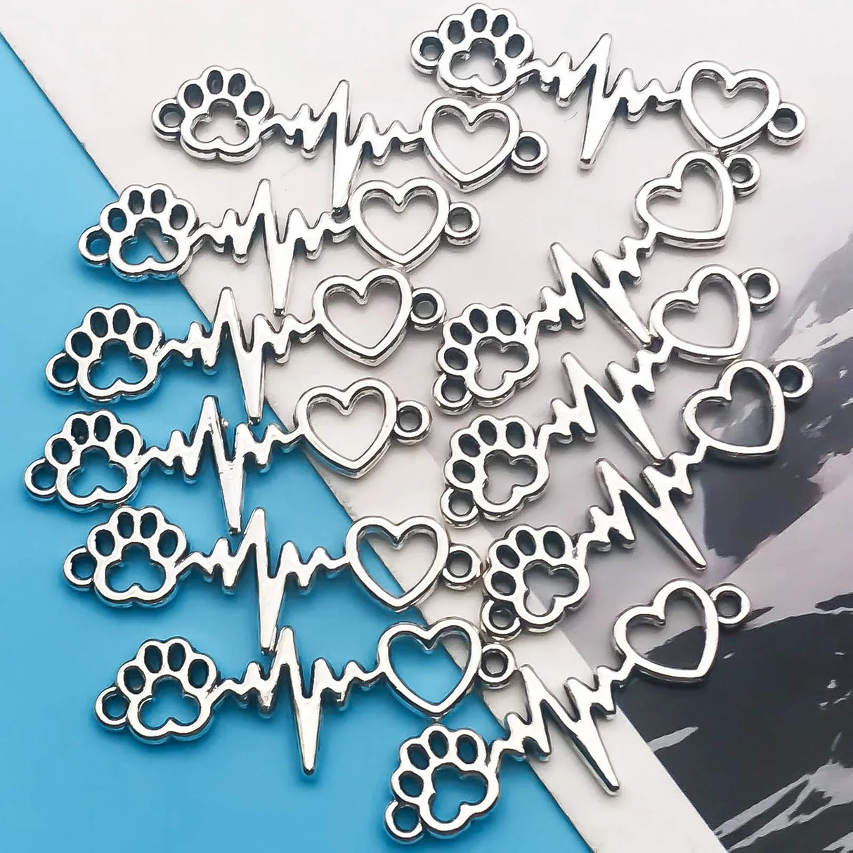 102030pcs Antique Silvery Color Charms Dog Claw Love
