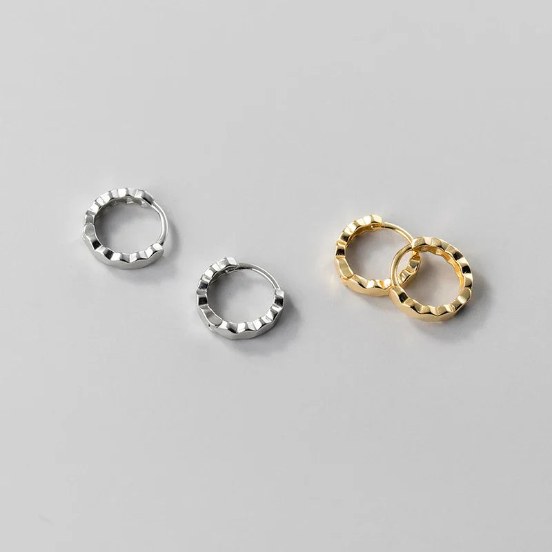 WANTME 925 Sterling Silver Simple Geometric Faceted Huggies
