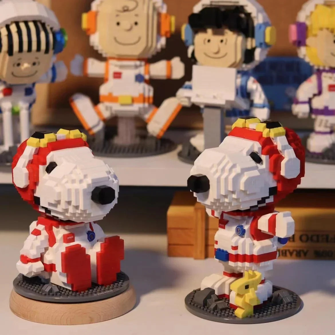 NEW HSANHE Snoopy Anime Action Figures Kawaii Building