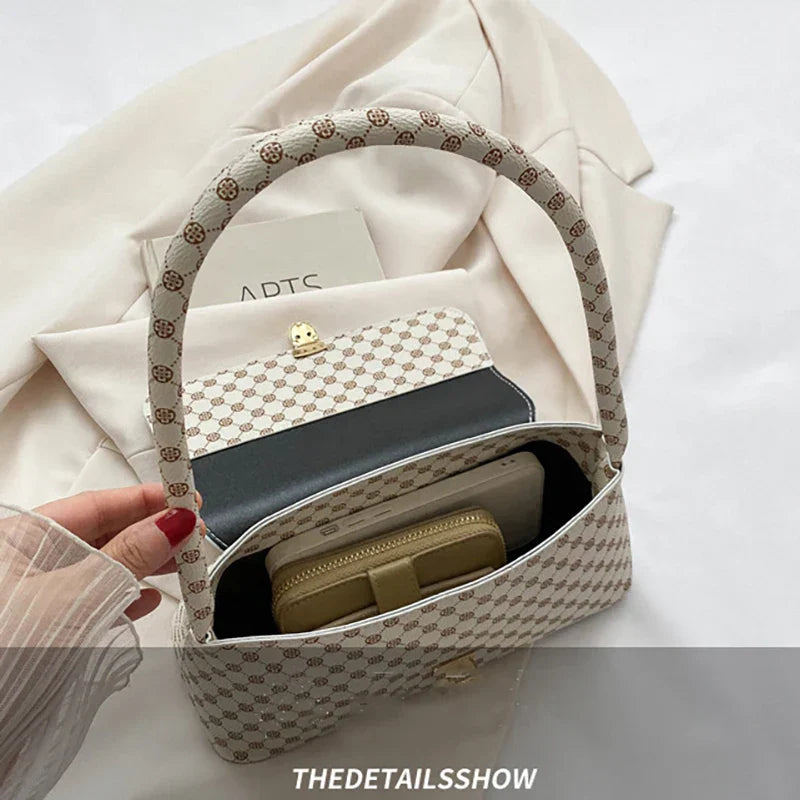 Fashionable and simple shoulder bag, trendy small square