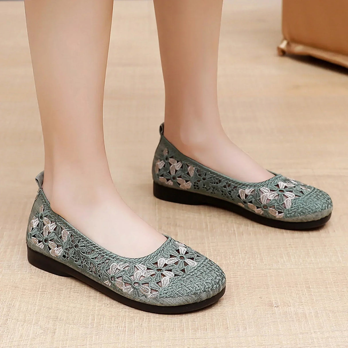 Summer Women Casual Shoes Flat Bottom Low Heel Lightweight Slip On Hollow Embroidered Flowers Womens Shoes Women'S Sports Shoes