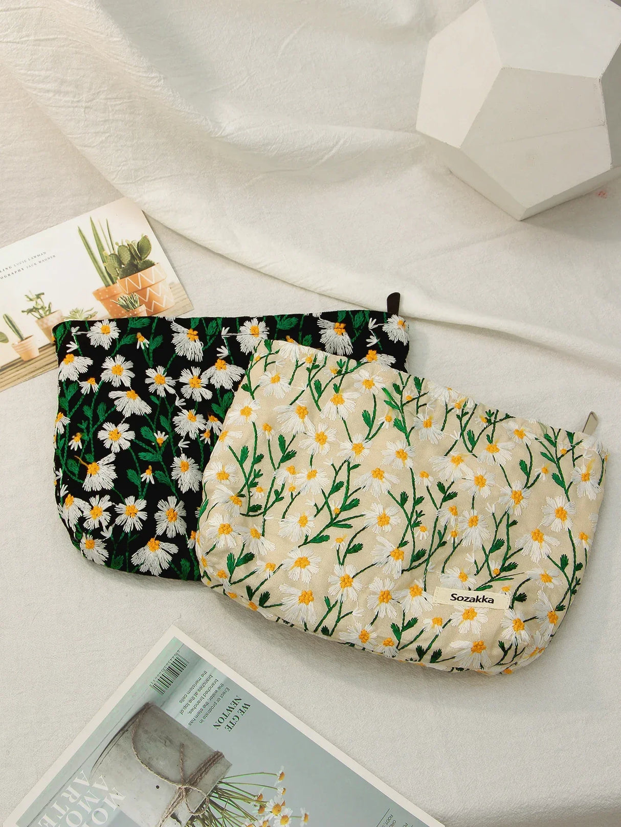 New Arrival Embroidery Aaisies Flower Makeup Bag Women's