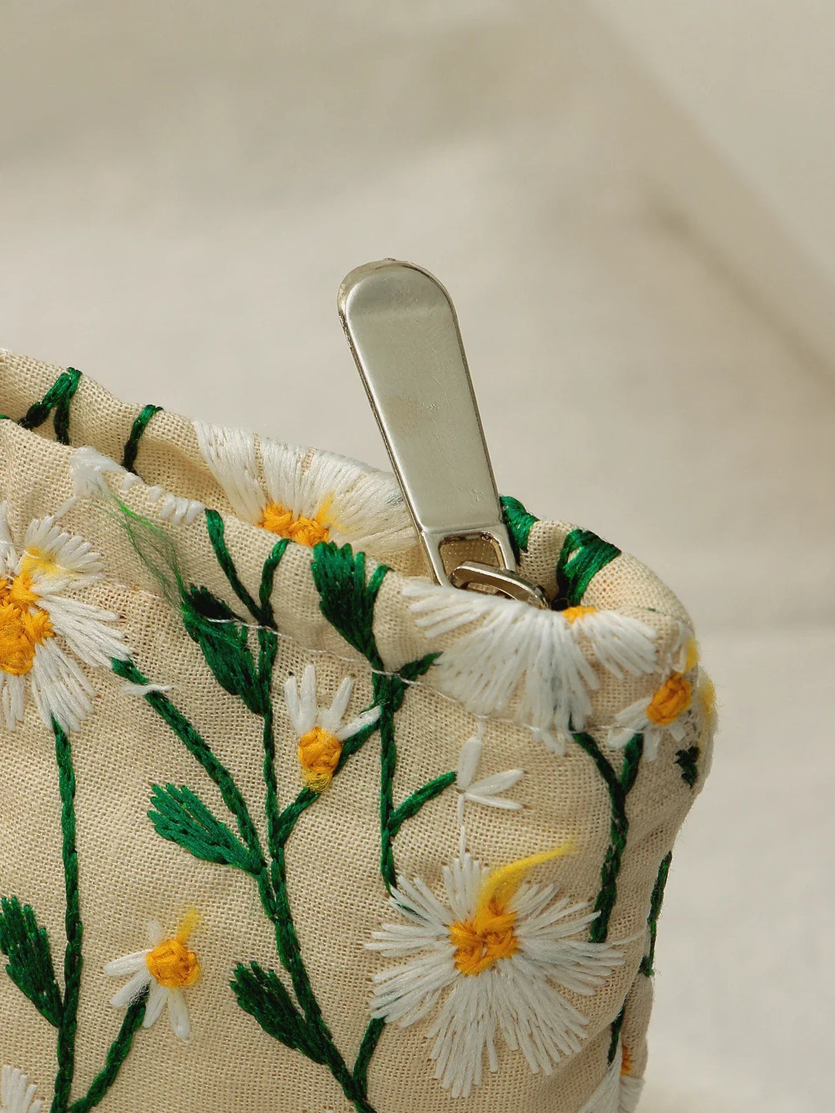 New Arrival Embroidery Aaisies Flower Makeup Bag Women's