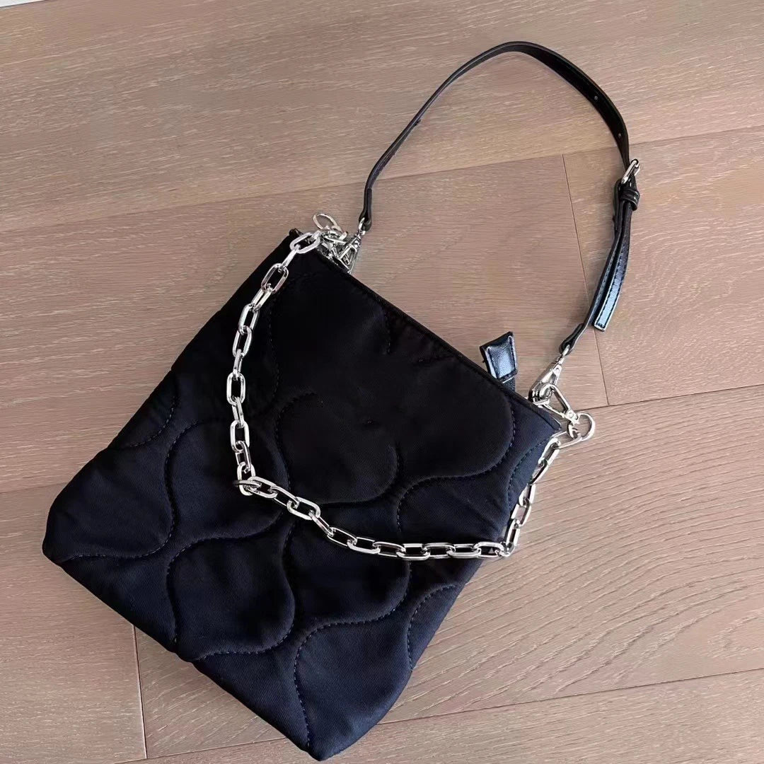 The new lady bags can be customized color