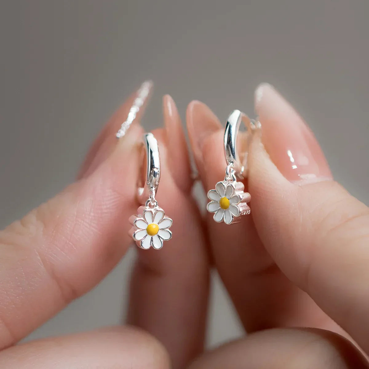 925 Sterling Silver Vintage Flower Little Daisy Earrings