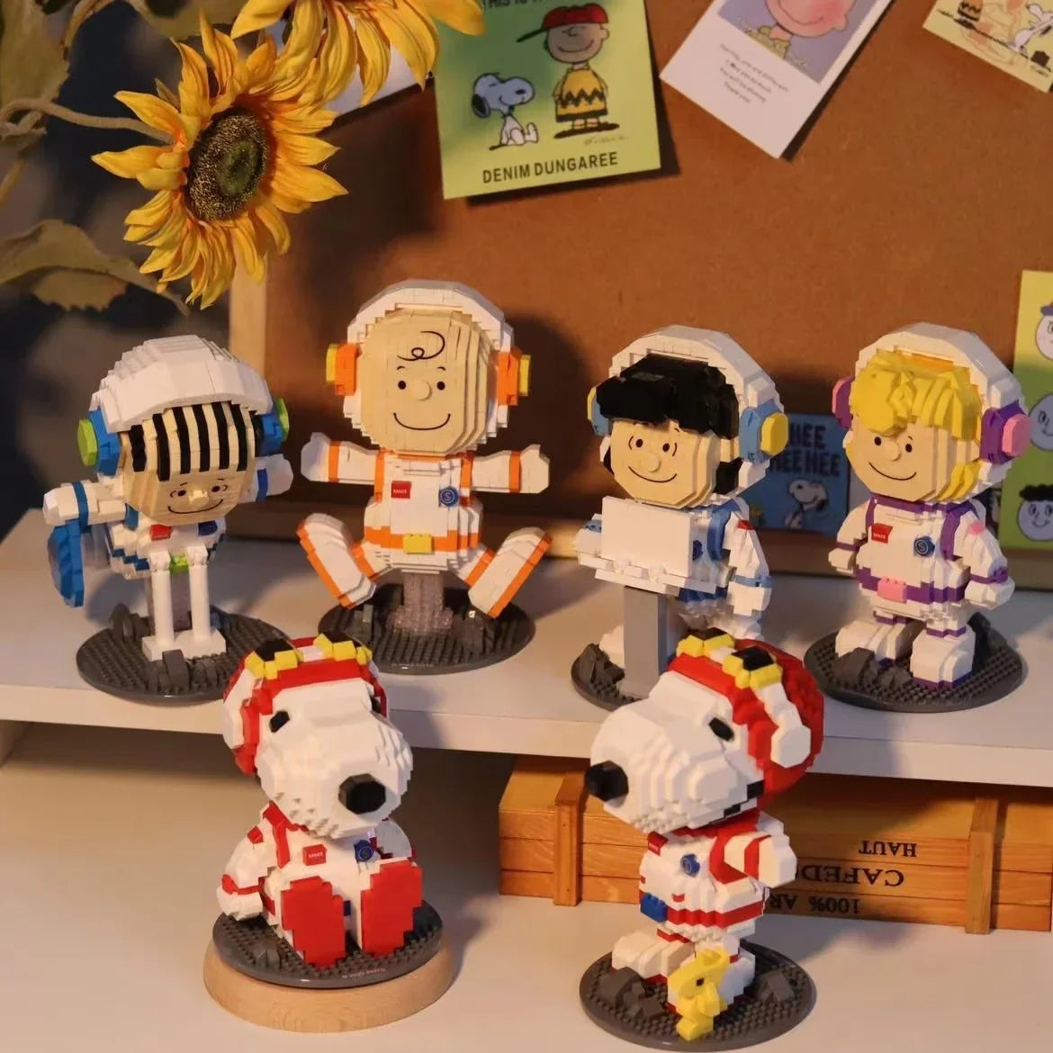 NEW HSANHE Snoopy Anime Action Figures Kawaii Building