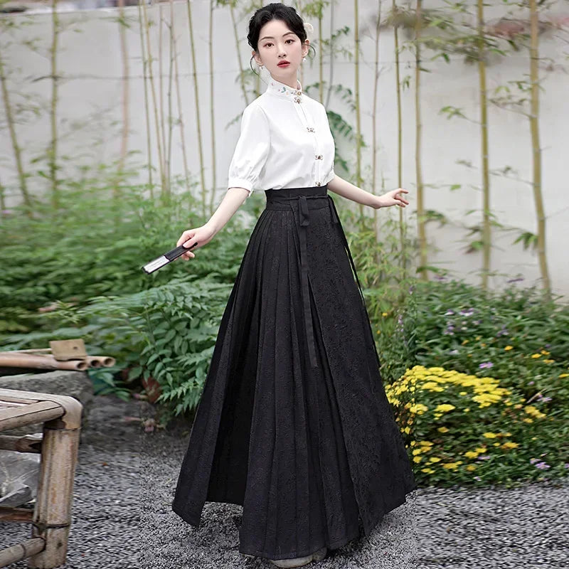 Woman Ming Dynasty Hanfu Horse Face Skirt Chinese