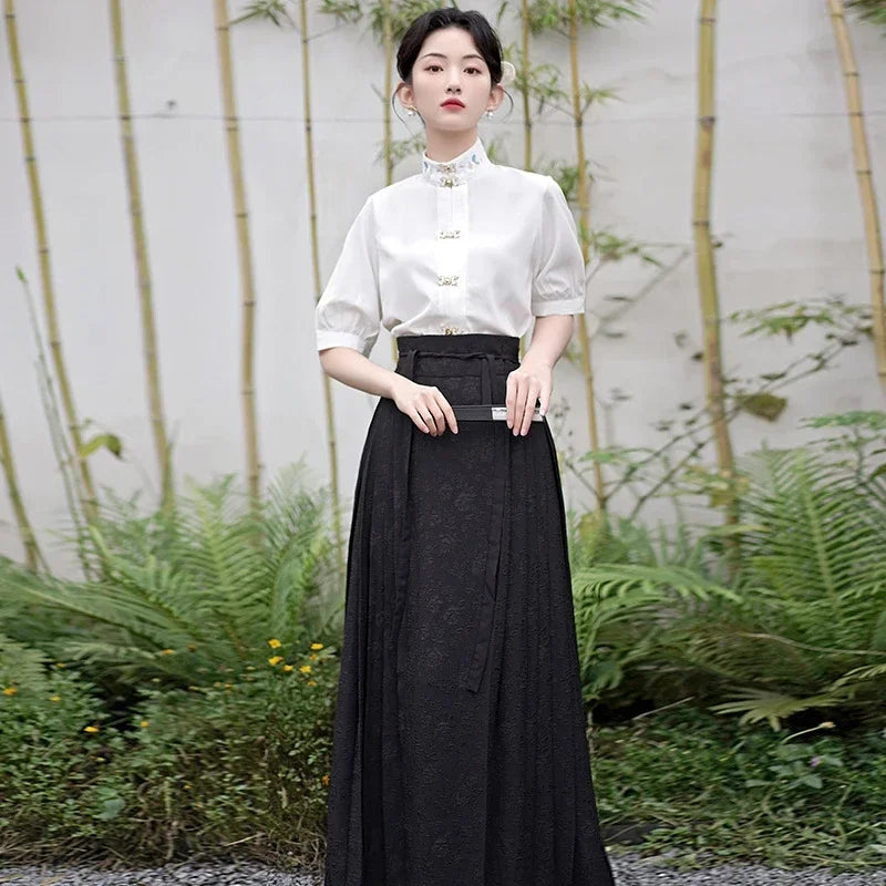 Woman Ming Dynasty Hanfu Horse Face Skirt Chinese