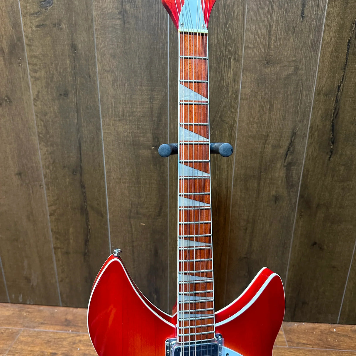 cherry red 12 strings Rickenback 360 electric jazz