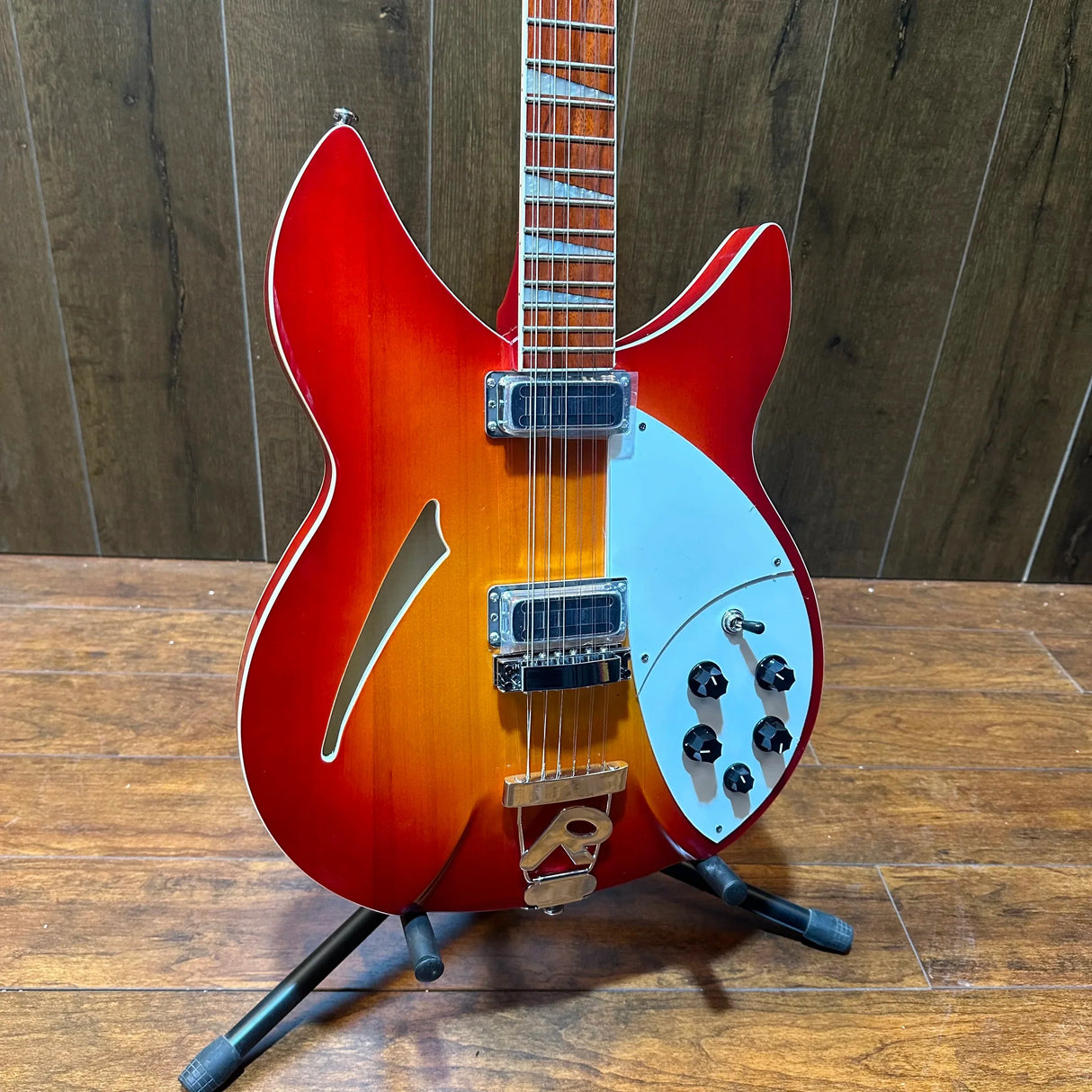 cherry red 12 strings Rickenback 360 electric jazz