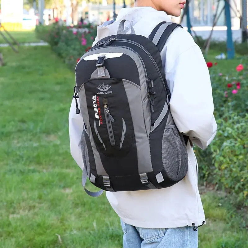 A Largecapacity Men And Women Universal Outdoor Travel