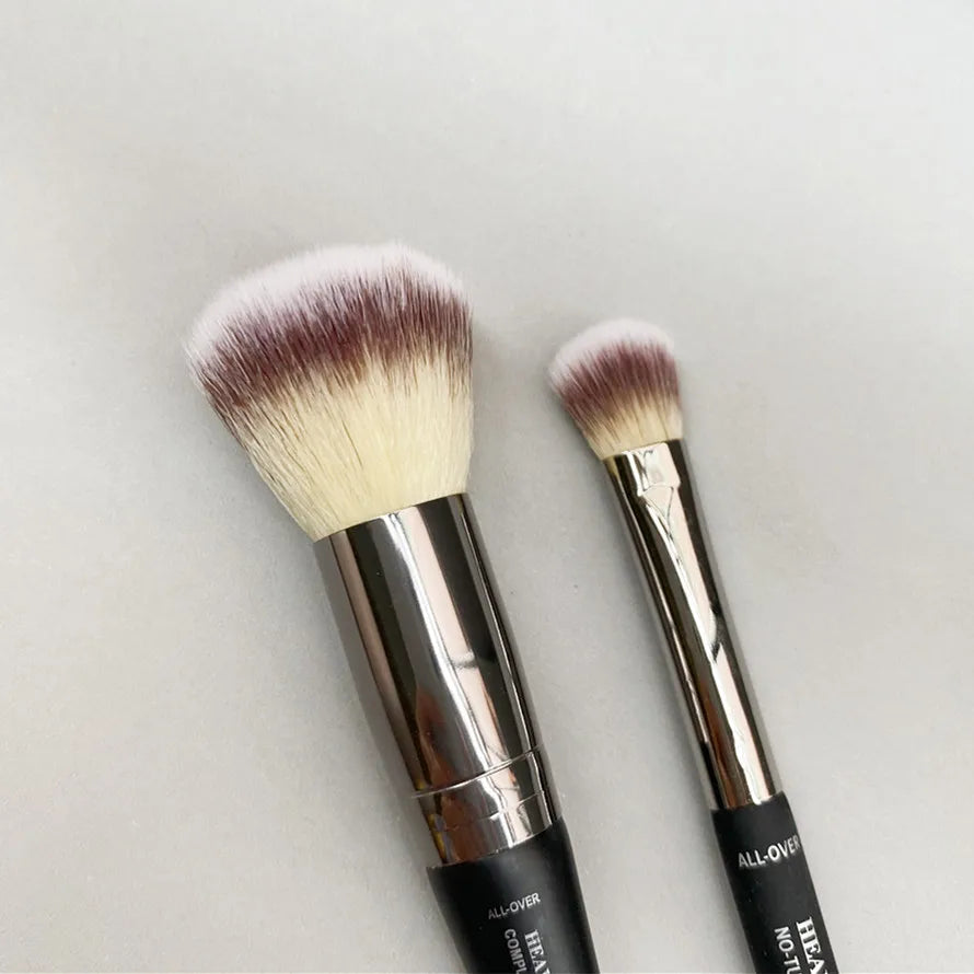Double-ended COMPLEXION PERFECTION MAKEUP BRUSH 7 - Foundation