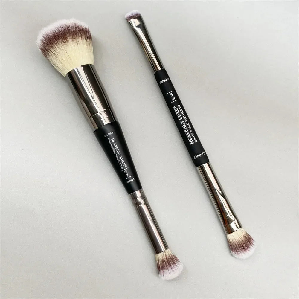 Double-ended COMPLEXION PERFECTION MAKEUP BRUSH 7 - Foundation