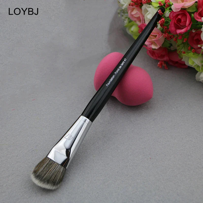 LOYBJ Professional Foundation Brush 47 Broom Head Liquid
