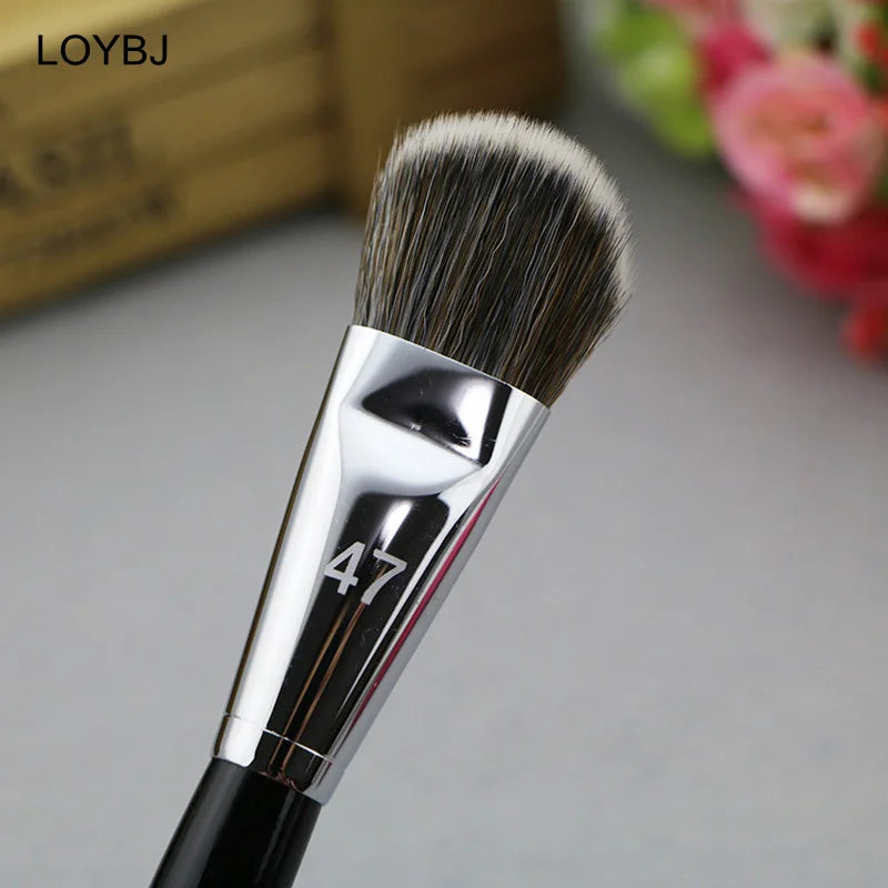 LOYBJ Professional Foundation Brush 47 Broom Head Liquid