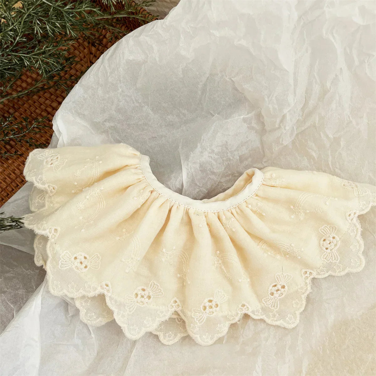 New Korea Style White Baby Bibs Girls Burb