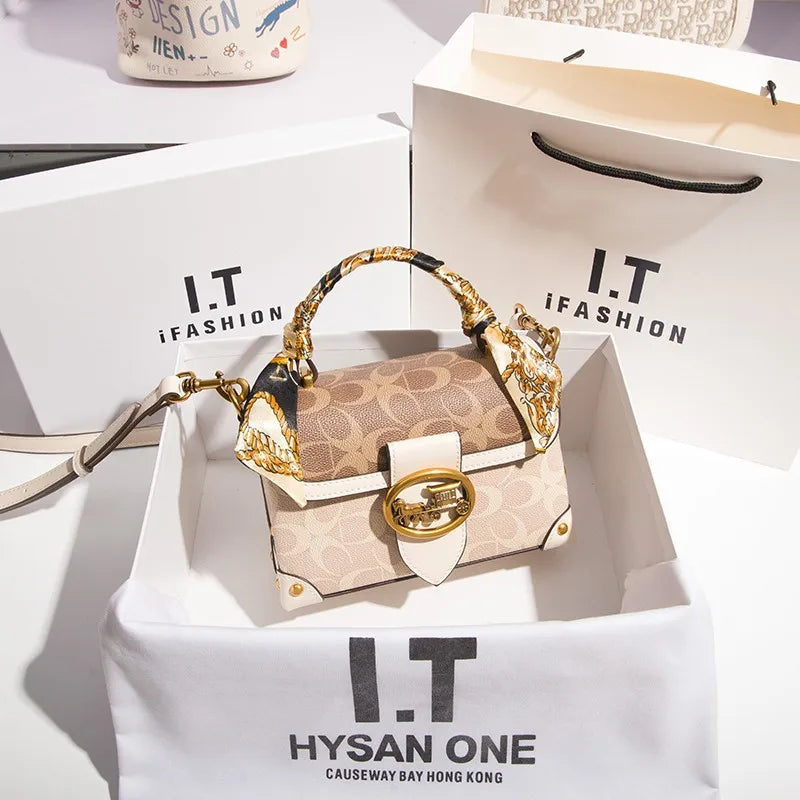 New minimalist and fashionable small handbag, contrasting color