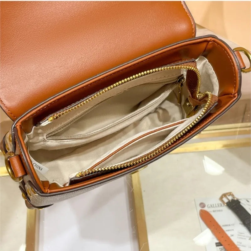 New minimalist and fashionable small handbag, contrasting color