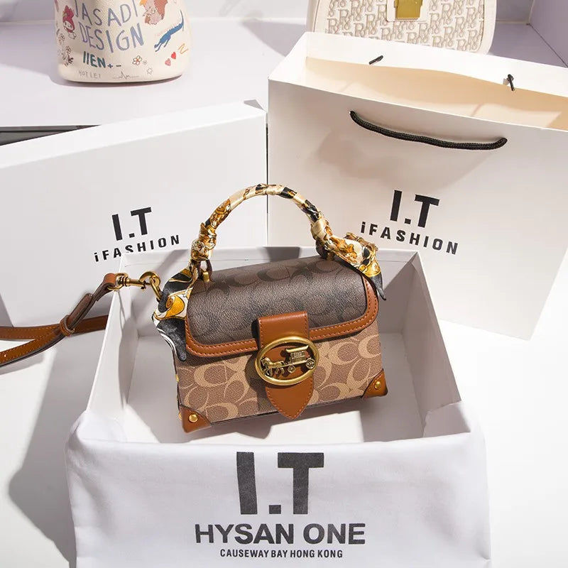New minimalist and fashionable small handbag, contrasting color