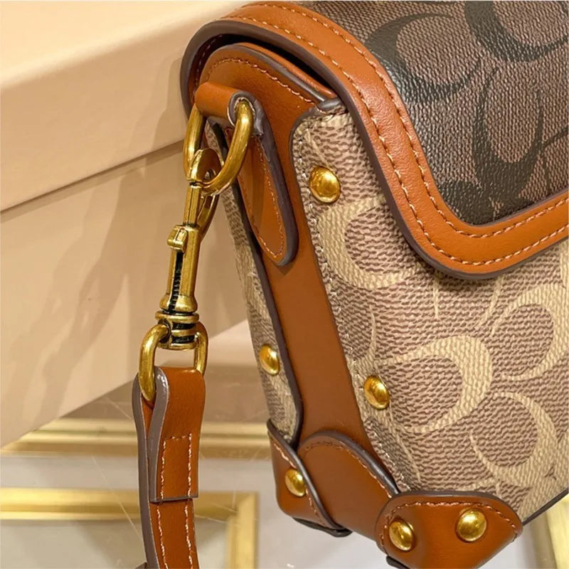 New minimalist and fashionable small handbag, contrasting color