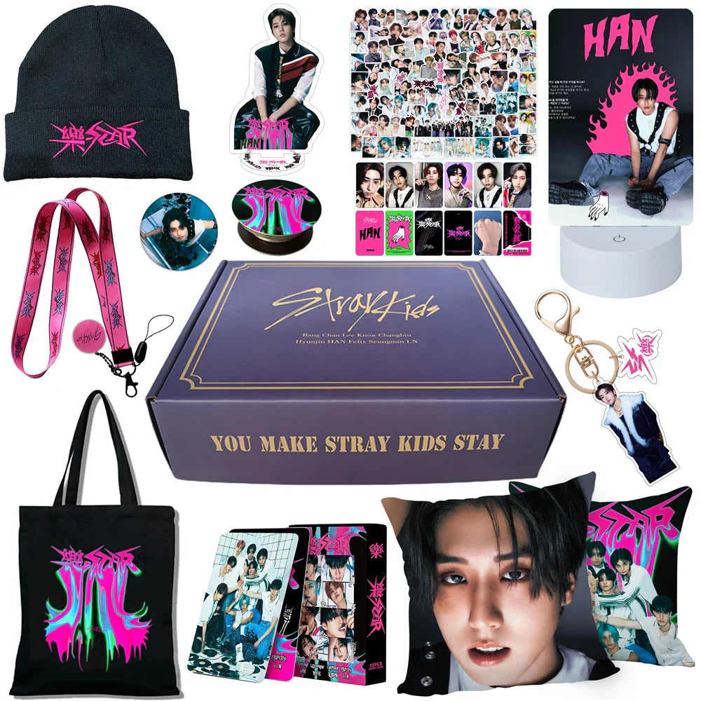 KPOP Stray Kids Album Gift Box Include Keychain