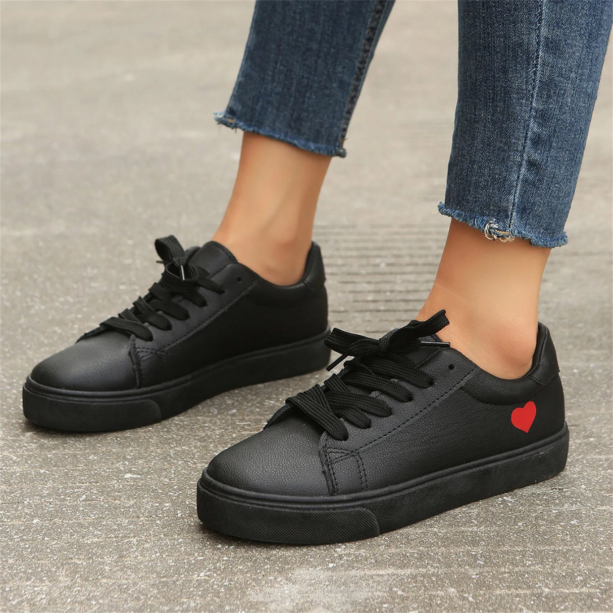 Ladies Leather Board Shoes Black Heart Print Basic Vulcanized Shoes Solid Color Lightweight Plus Size Womens Casual Sneakers