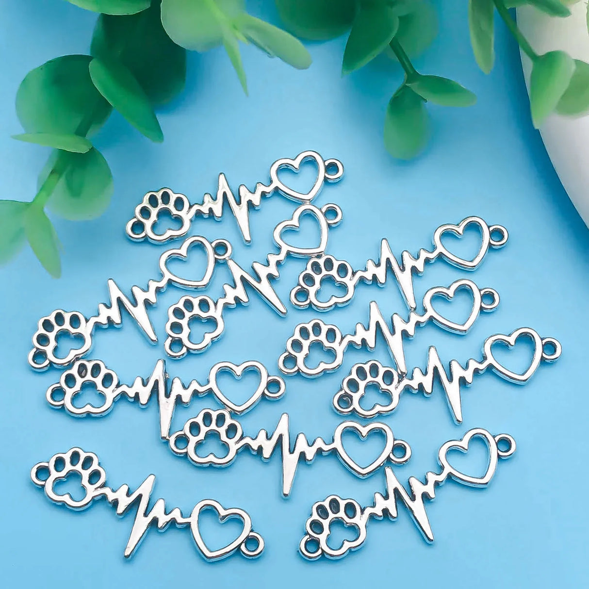 102030pcs Antique Silvery Color Charms Dog Claw Love