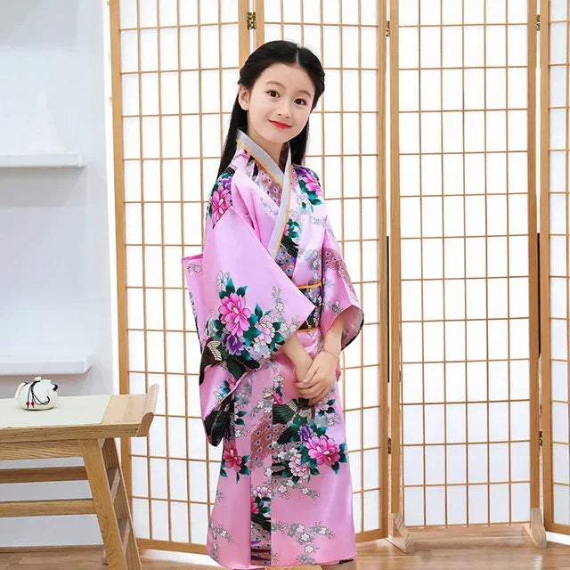 Cute girl Japanese ethnic style kimono and dance