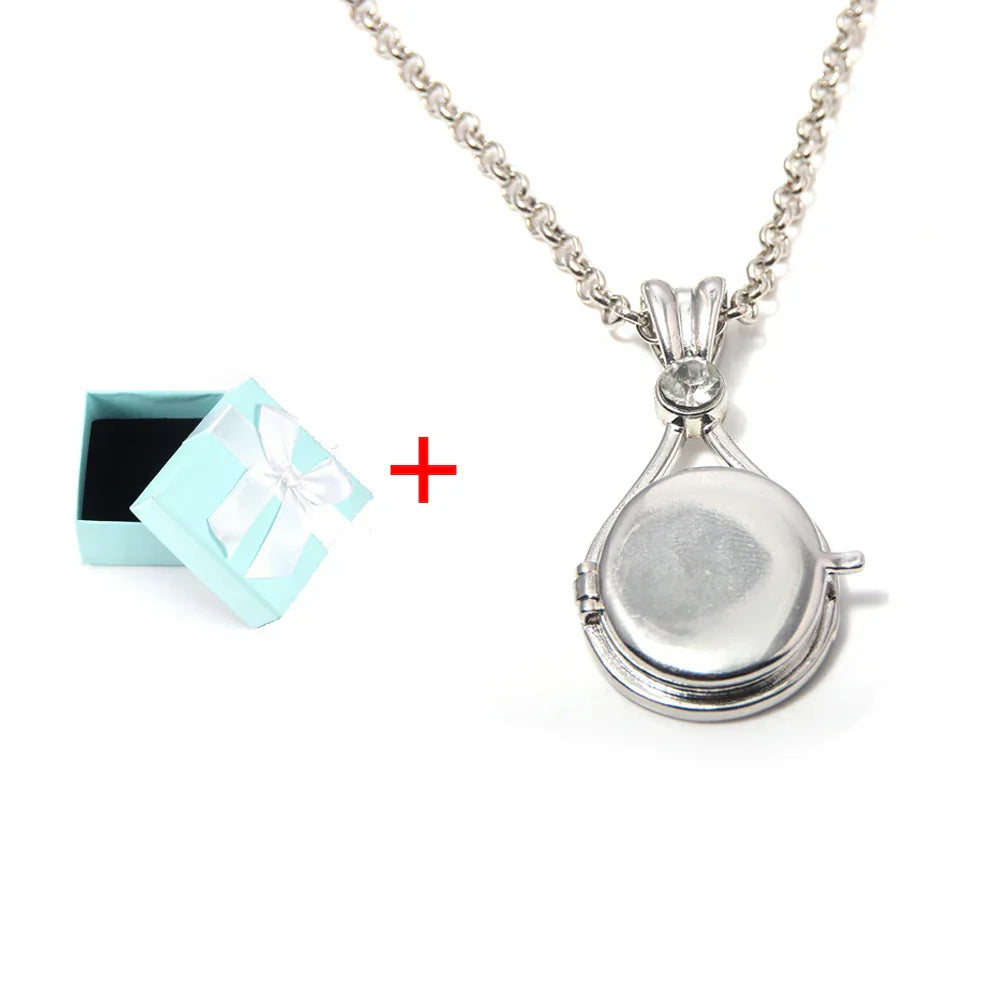 Fashionable H2O Mermaid Openable and Closable Pendant Necklace