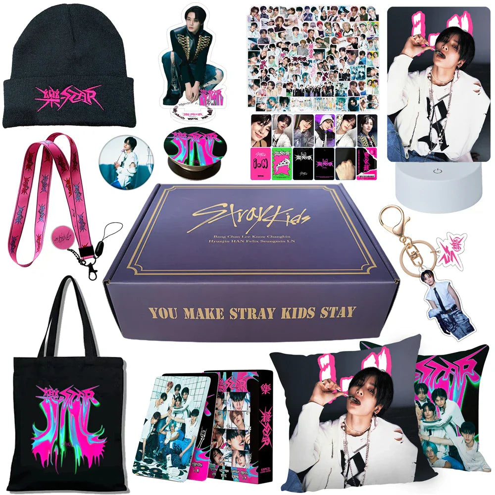 KPOP Stray Kids Album Gift Box Include Keychain