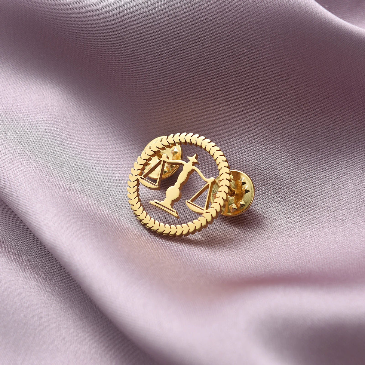 Qi Qi Wu Libra Balance Advocate Lawyer Brooch