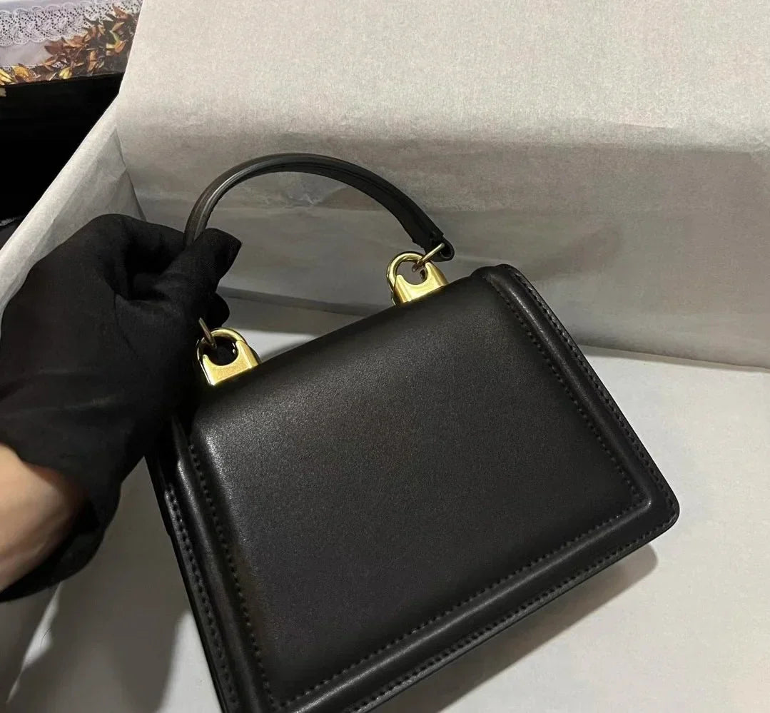 Ladies Shoulder Bag With Metal Magnetic Buckle Fashion