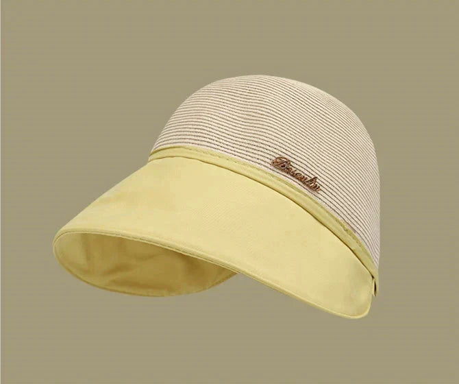 Women\'s large brim sunscreen hat for beach outing