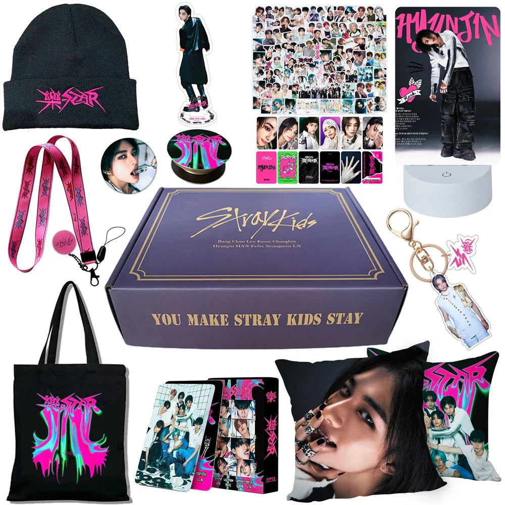 KPOP Stray Kids Album Gift Box Include Keychain