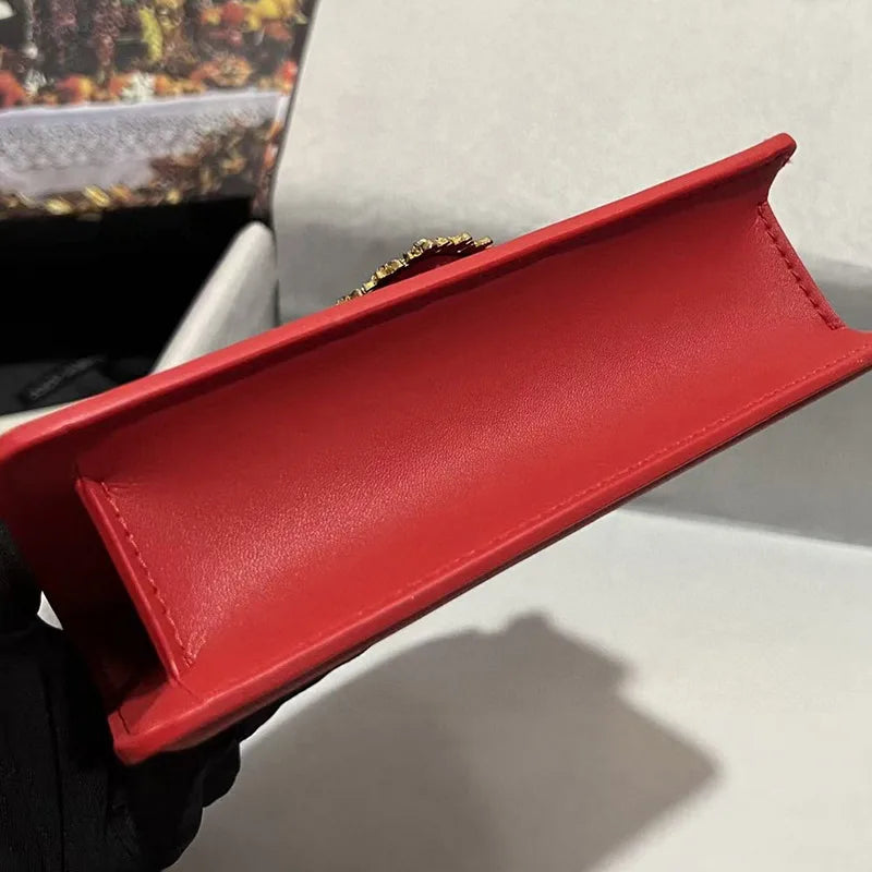 Ladies Shoulder Bag With Metal Magnetic Buckle Fashion